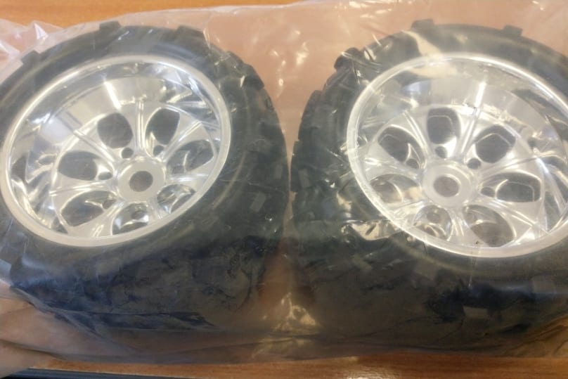 Wheels And Tyres For 1:8 Monster Truck (chrome) (62012)