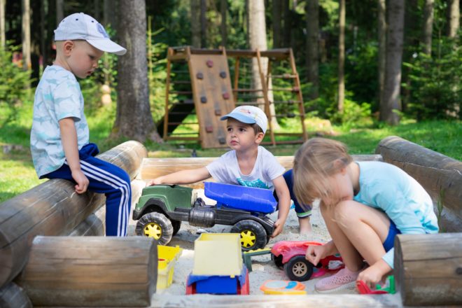 4 Helpful Ways to Limit Screen Time for Kids 2 4 Helpful Ways to Limit Screen Time for Kids