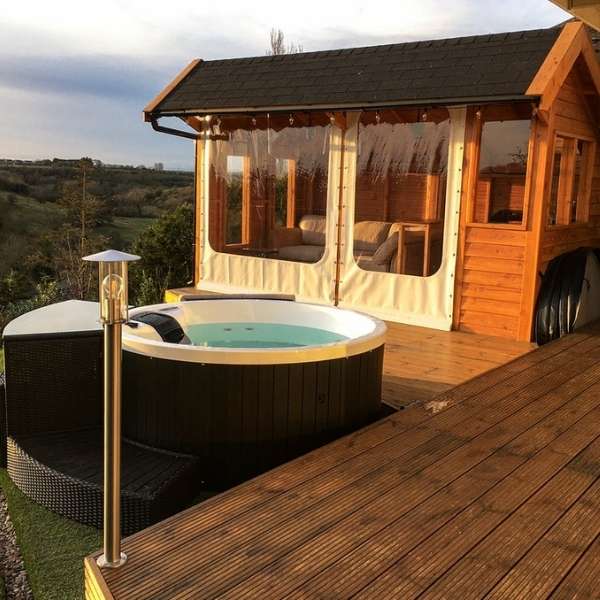Okanagan Hot Tub 10 Jet 4 Person Outside Play